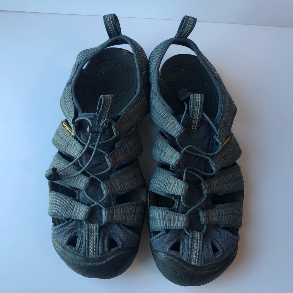 Men’s Keen Waterproof Blue Newport Closed Toe Bungee Closure Slip-On Sandals